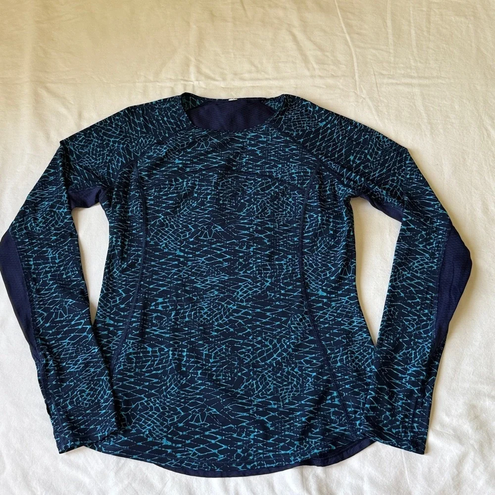 Lululemon Cover Me Long Sleeve Samba Snake Kayak Blue Hero Blue / Hero Blue✨
